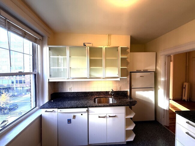 Building Photo - 333 Harvard St