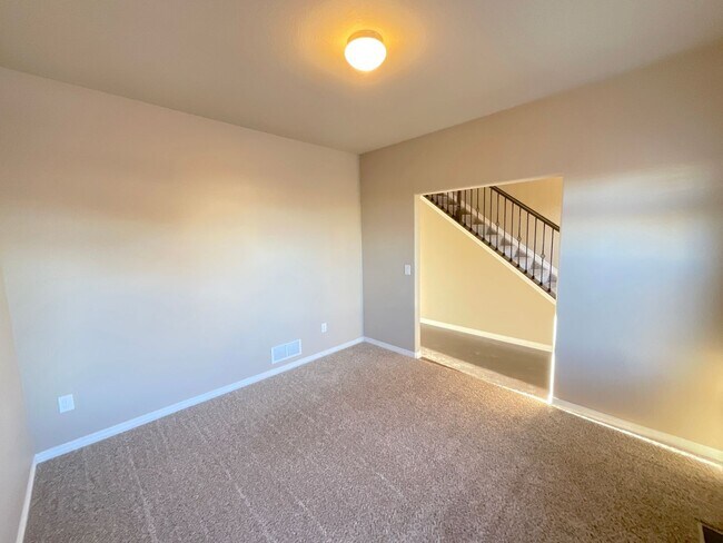 Building Photo - 4 Bedroom Home Available Near Londonderry Dr & Eastonville Rd!