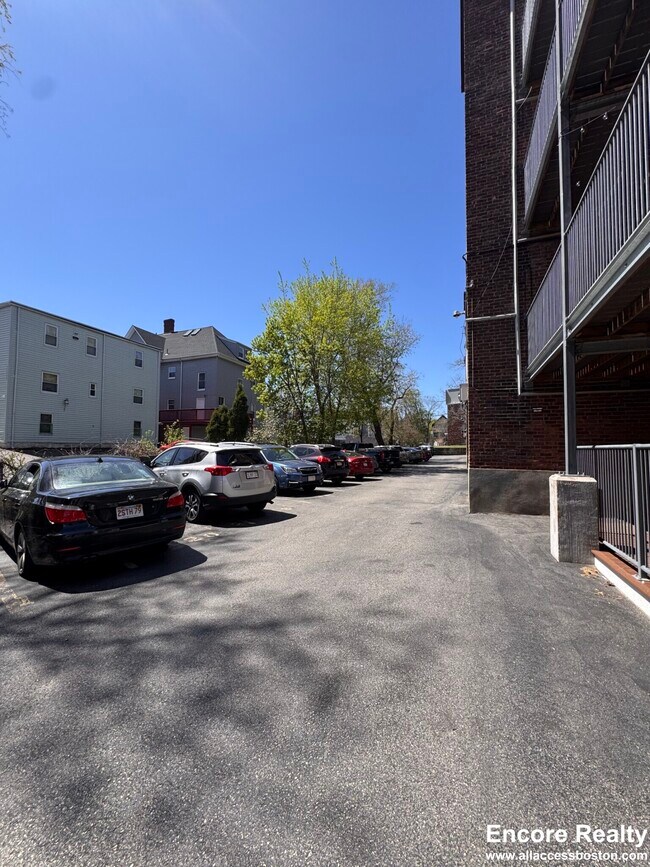 Building Photo - 6 Radcliffe Rd