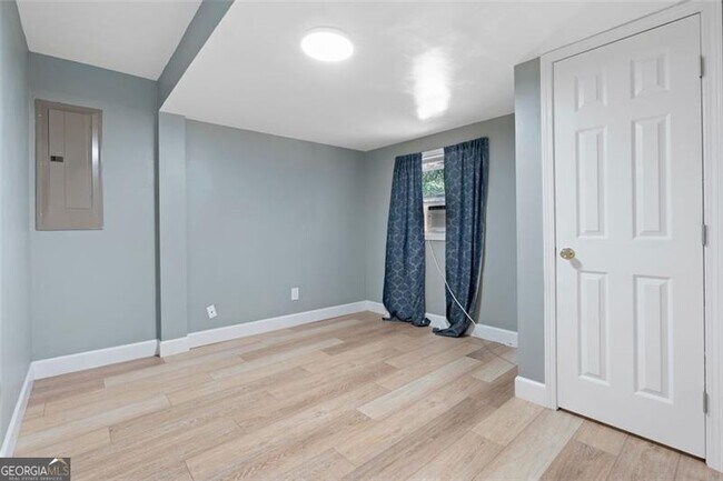 Building Photo - 349 Old Acworth Rd