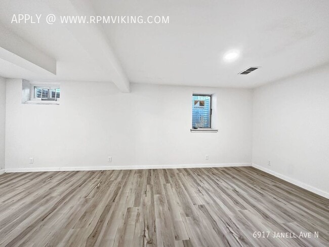 Building Photo - 4br 2ba 2cg ~ Security Deposit Free Altern...