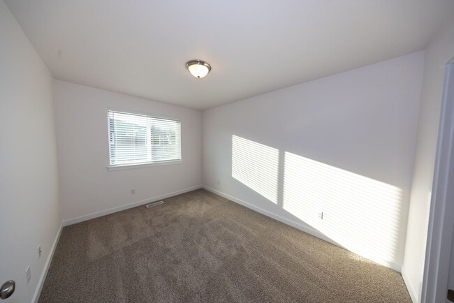 Building Photo - Brand New! - 3 Bedroom Townhome in Vancouv...