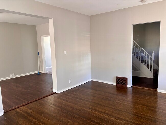 Building Photo - 620 Oneida St