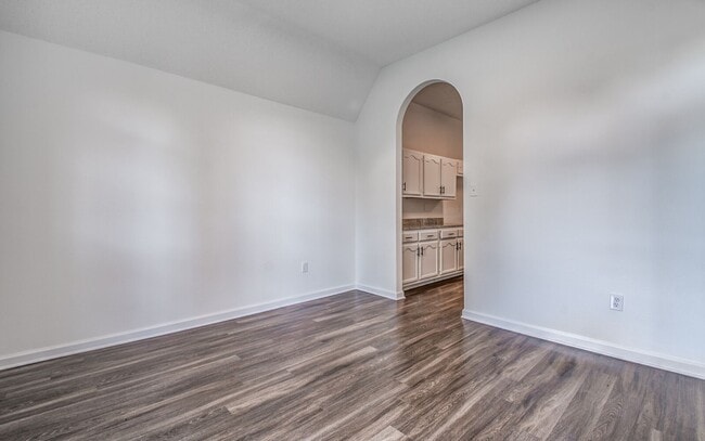 Building Photo - 5624 Annandale Dr