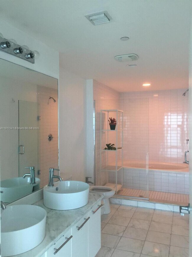 Building Photo - 888 Biscayne Blvd