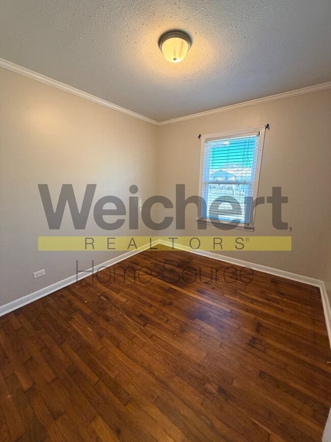 Building Photo - 3 bedroom, 1 bath in Sunset Hills