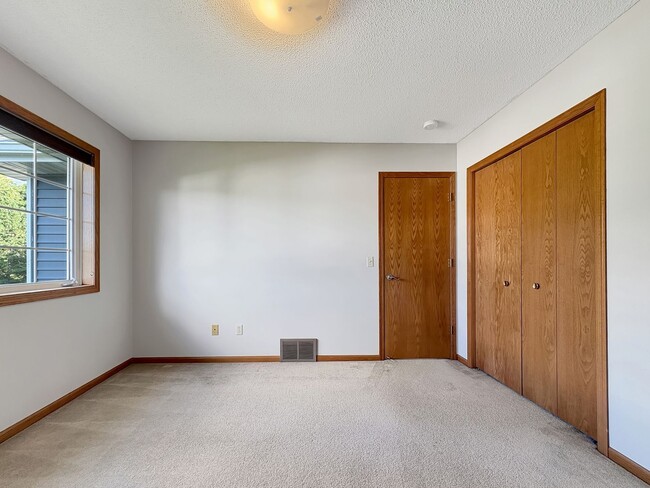 Building Photo - 1839 Valley Ridge Trail S