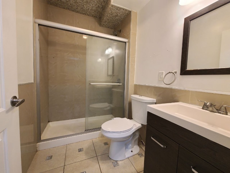 Building Photo - 162 University Ave