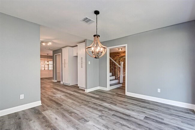 Building Photo - 3918 Stillview Dr