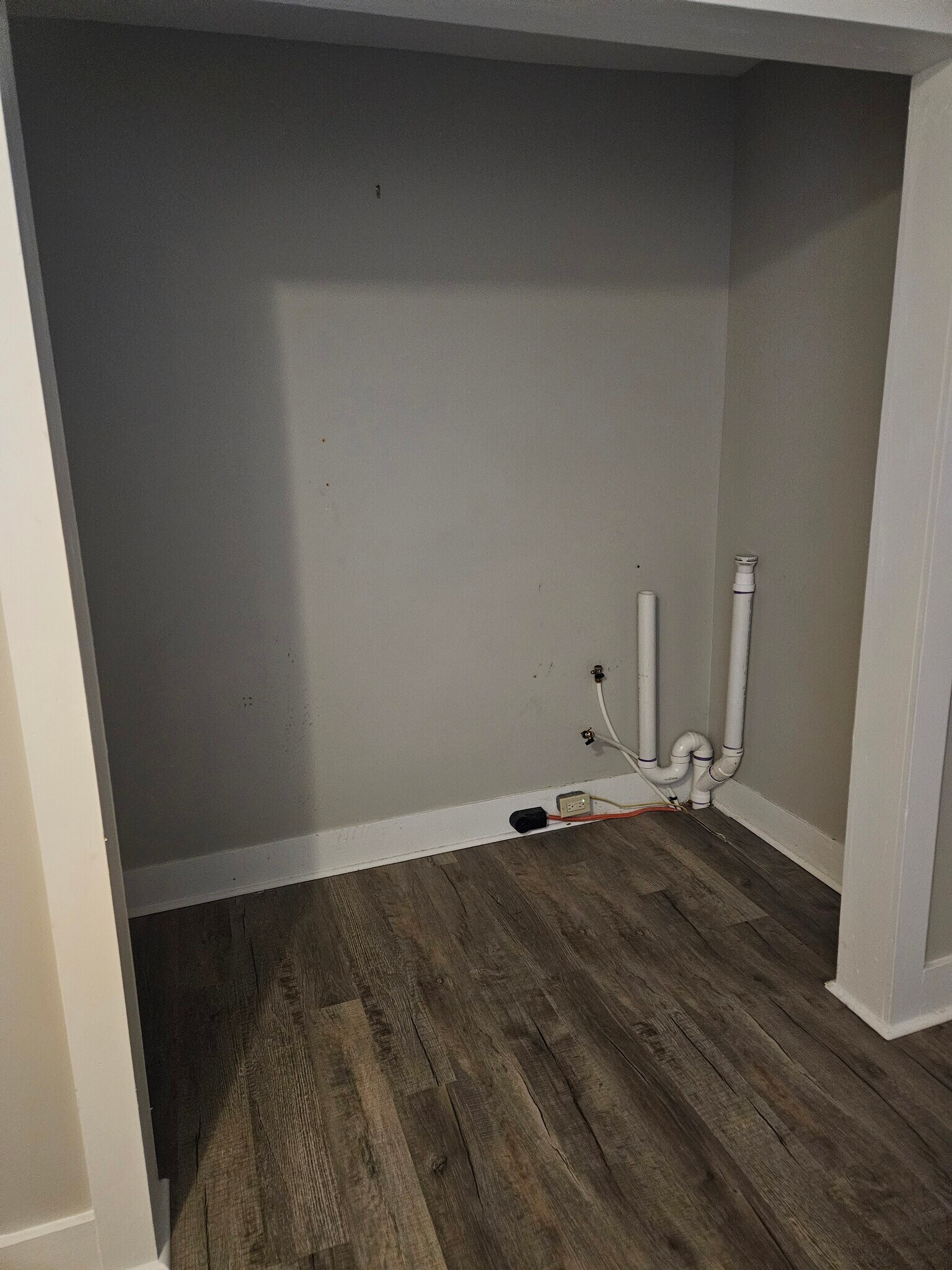 2nd floor laundry hookup - 290 E 7th St