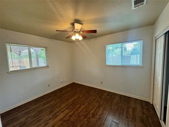 Building Photo - 2102 Pompton Dr