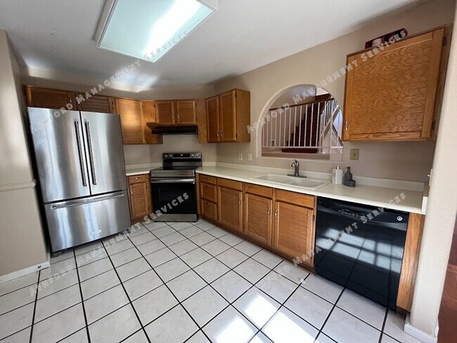 Building Photo - **COMING SOON** BEAUTIFUL 4 BEDROOM 3 BATH...