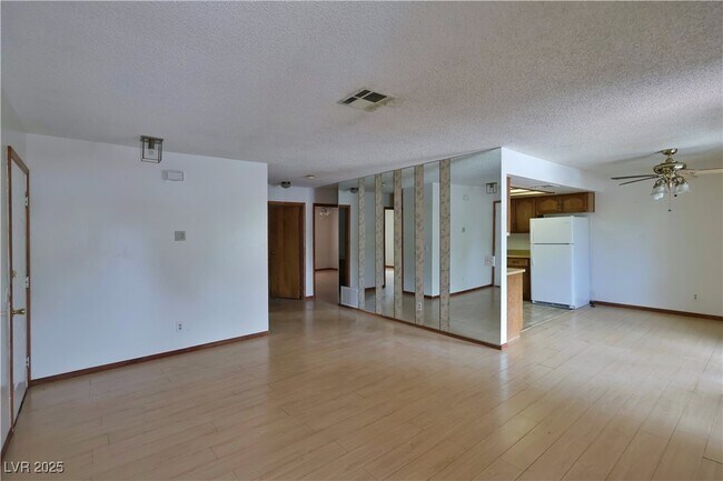 Building Photo - 6625 W Tropicana Ave