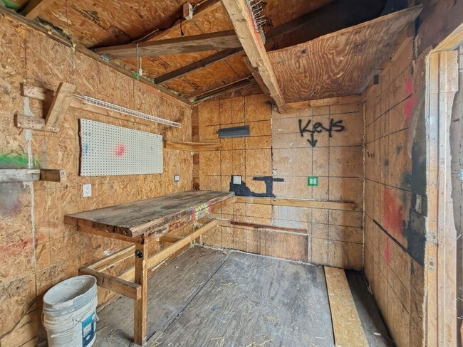 Building Photo - Fully Updated 2-Bed with Modern Finishes