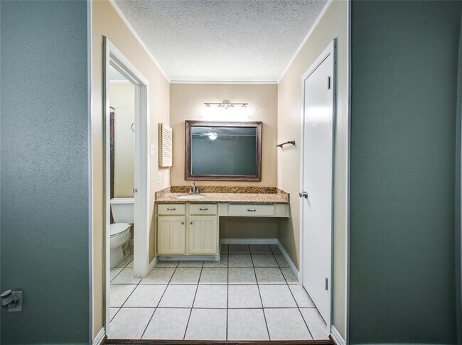 Building Photo - 6727 Harpers Dr