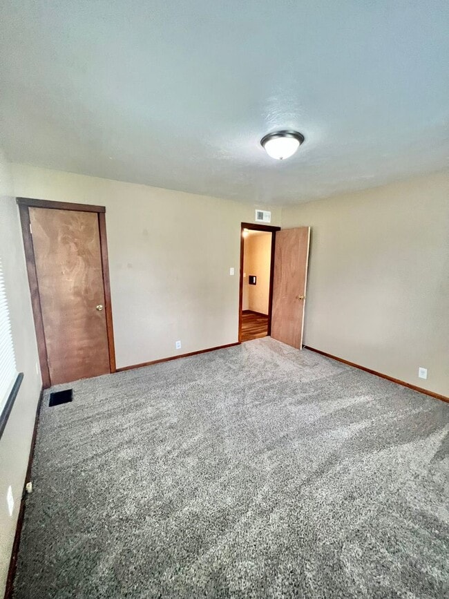 Building Photo - NEW LISTING! 3 Bedroom House!
