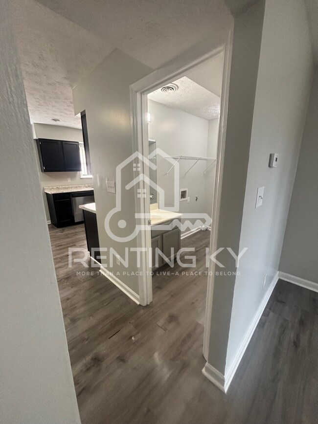 Building Photo - 2 Bedroom, 1.5 Bath Updated Townhome in the Heart of Nicholasville!