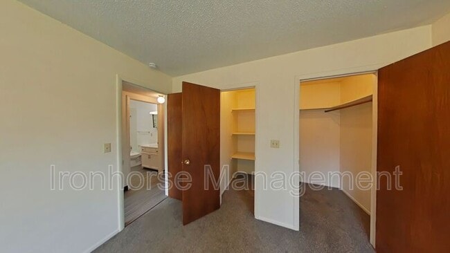 Building Photo - 411 N 16th Ave