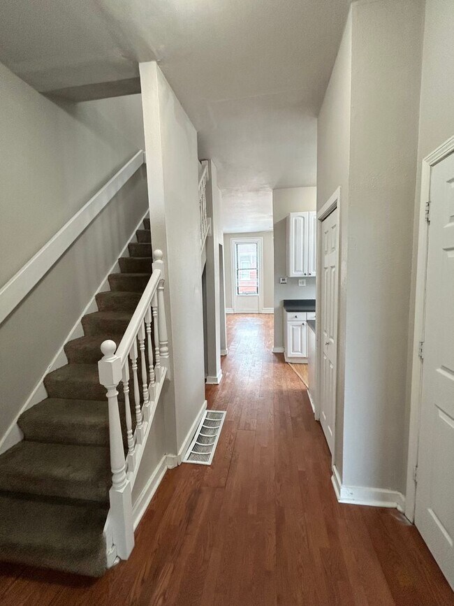 Building Photo - 2300 S 9th St