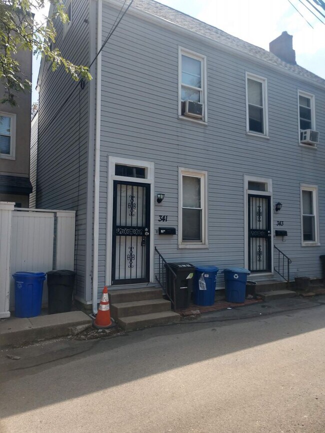 Building Photo - Beautiful Home for Rent With Some Utilitie...