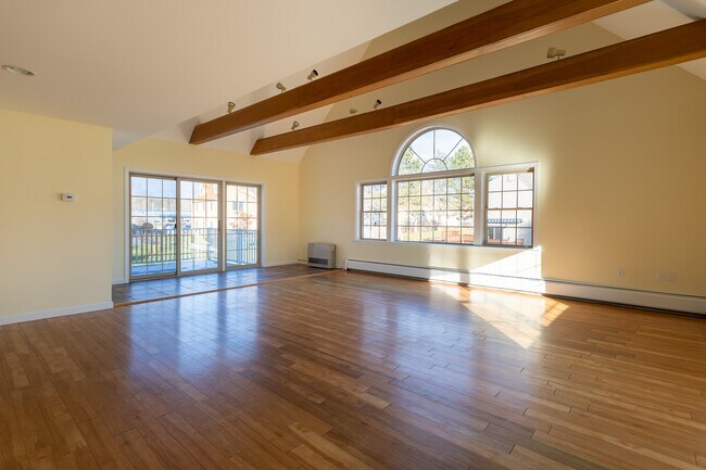 Building Photo - 4 Pheasant Ct