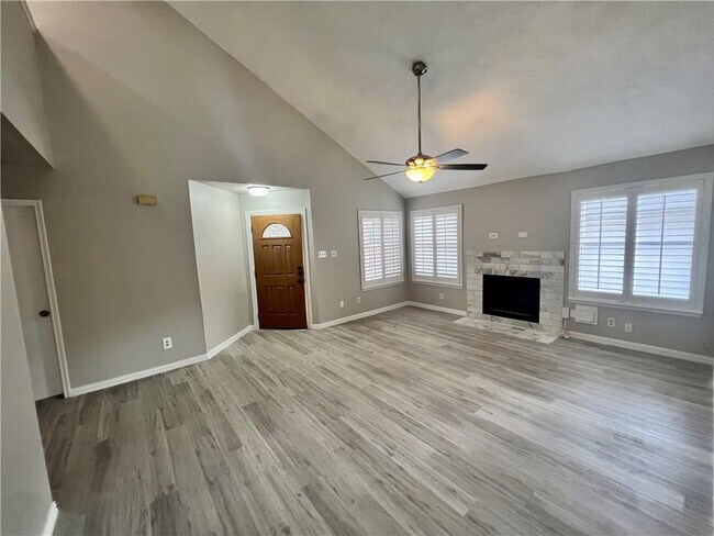 Building Photo - 5305 Summer Cir