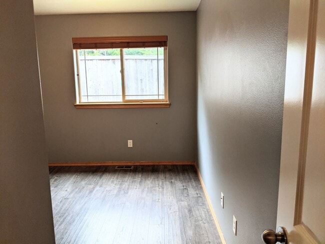 Building Photo - Centrally Located Three Bedroom Home