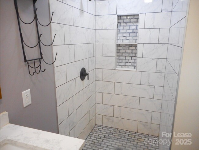 Building Photo - 8917 Nottoway Dr