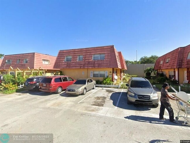 Primary Photo - 2580 NW 52nd Ave