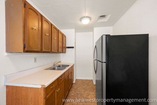 Building Photo - 551 22nd St