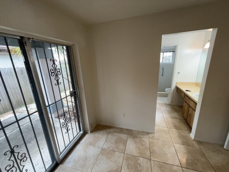 Building Photo - 2468 Atrium Cir