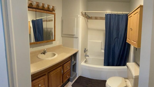 Building Photo - 401 Main St