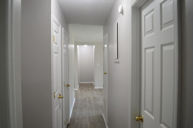 Building Photo - 411 Cambridge Dr