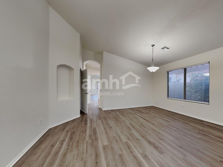 Building Photo - 12613 W Reade Ave