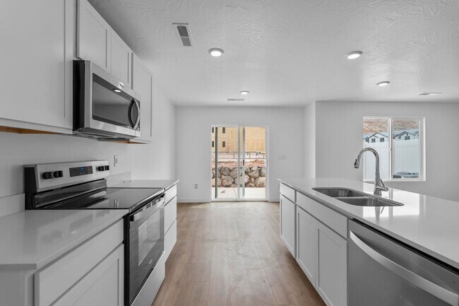 Building Photo - 2133 Wolverine Wy