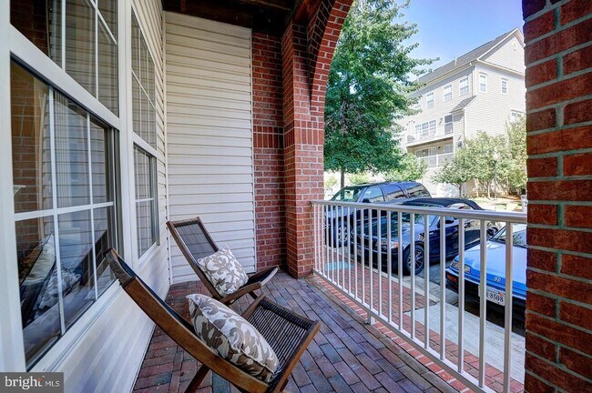 Building Photo - 4951 Brenman Park Dr