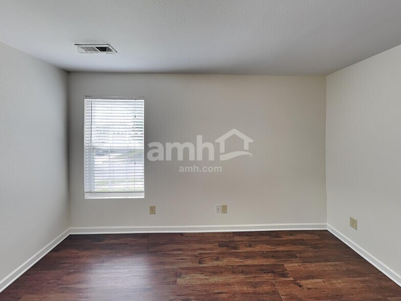 Building Photo - 1702 Bray Dr