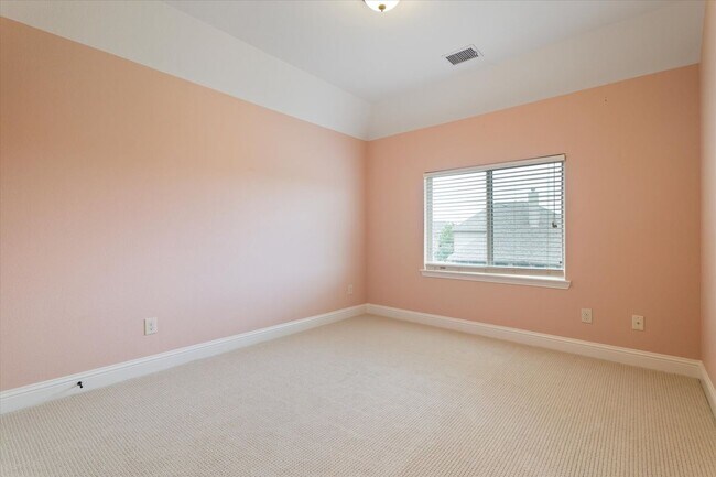 Building Photo - 1040 Edgefield Lane