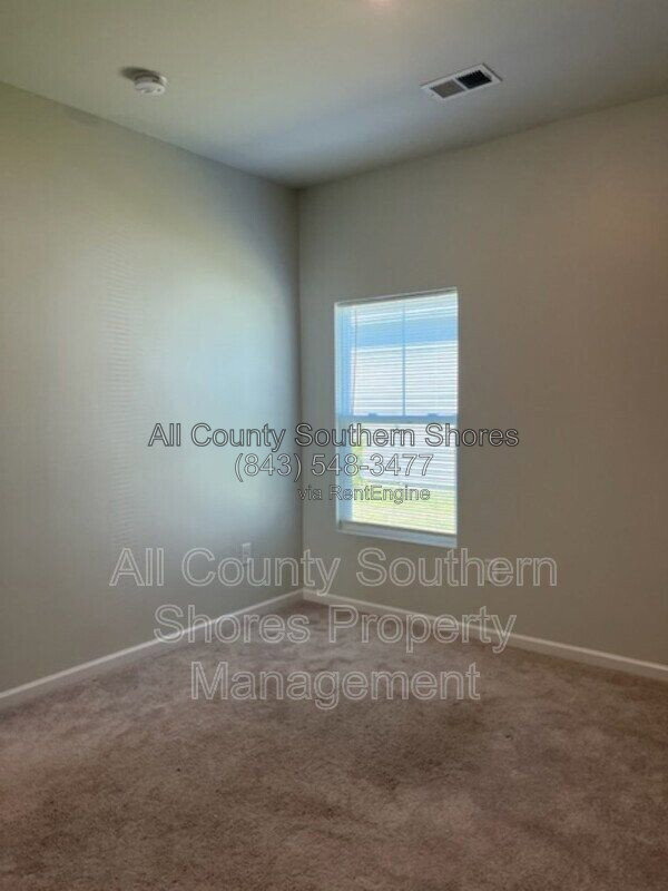 Building Photo - 234 S Reindeer Rd