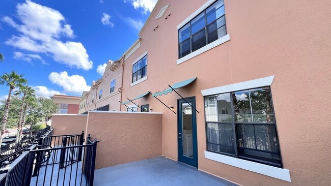 Building Photo - Beautiful 3/2 Townhouse Available !!