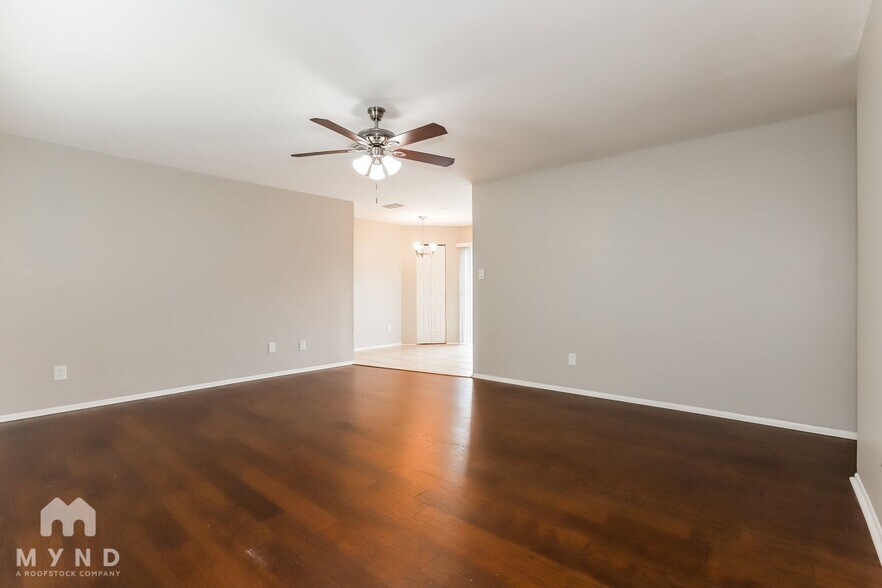 Building Photo - 305 Silver Hill Dr