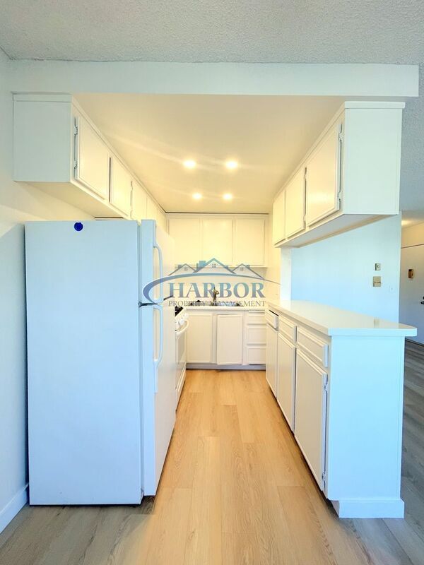 Building Photo - 949 W 26th St