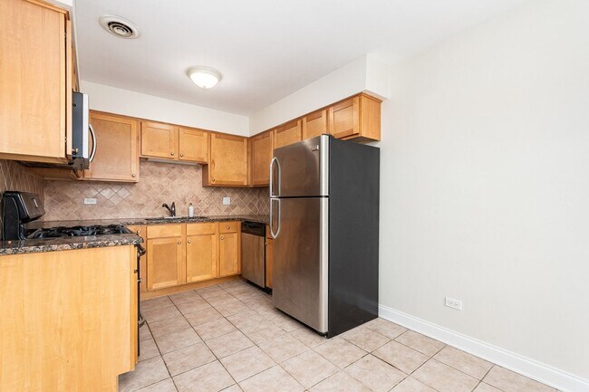 Building Photo - Charming 2-bedroom Condo in Skokie