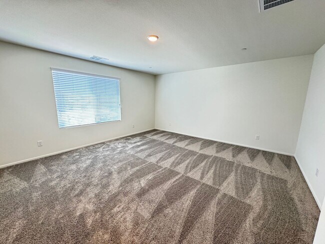 Building Photo - Beautiful 5 + 3 With Solar! $4000/Month