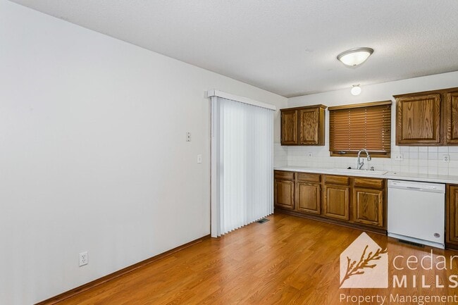 Building Photo - 3 Bed 3 Bath at Douglas and Maize!