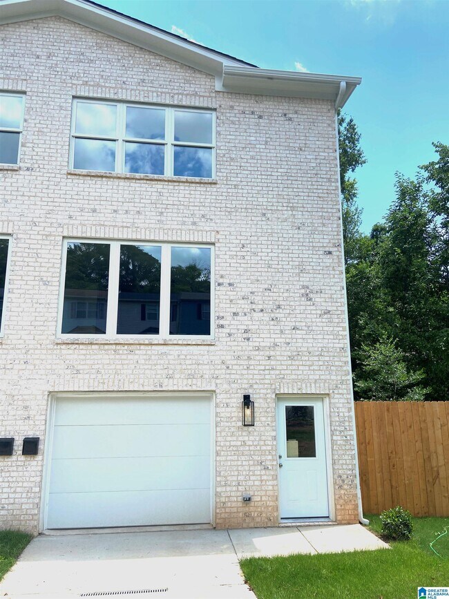 Building Photo - 1719 13th Ct S