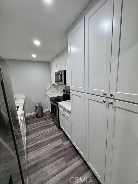 Building Photo - 1127 E Del Mar Blvd