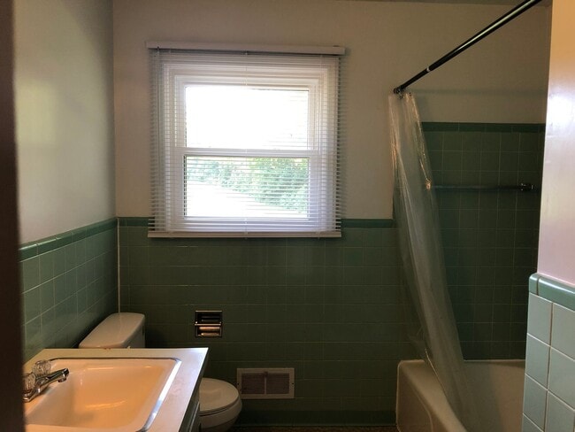 Building Photo - For Rent In Davie Co!