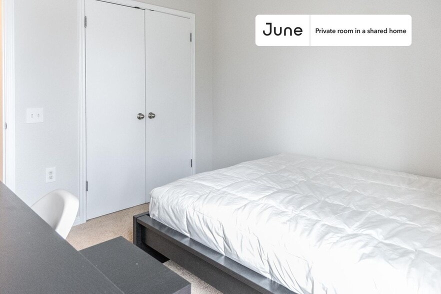 Building Photo - Room in Shared 5 bed/2 bath home