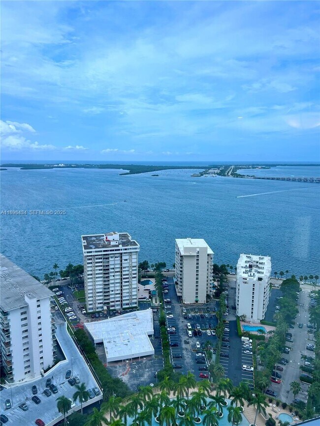 Building Photo - 1435 Brickell Ave